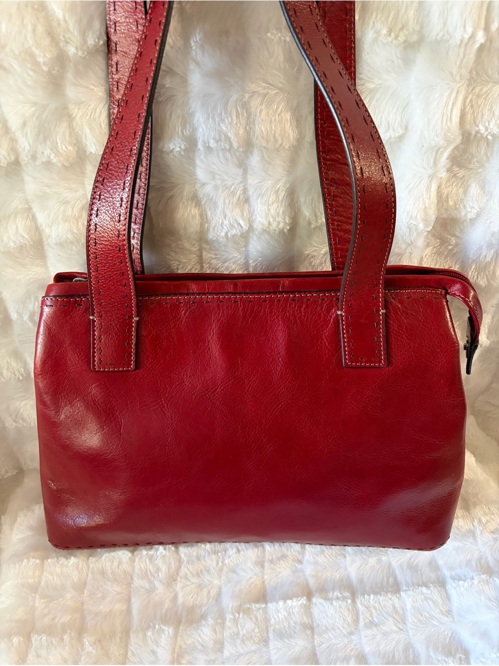 Preowned Fossil, Classic Red Leather Shoulder Bag - Women's Handbag